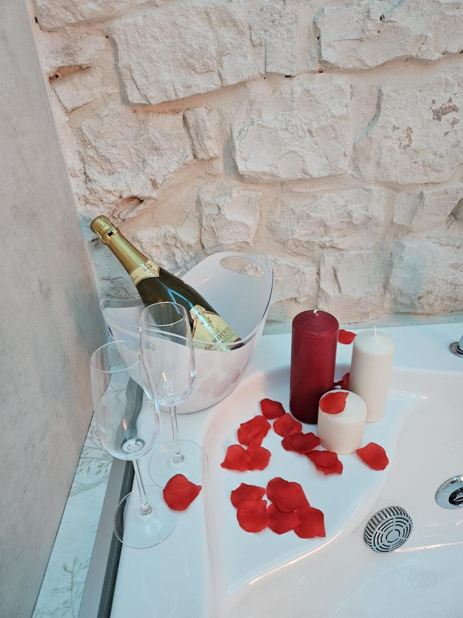 Luxuite Spa Con Piscina E Jacuzzi Alberobello Ngoại thất bức ảnh